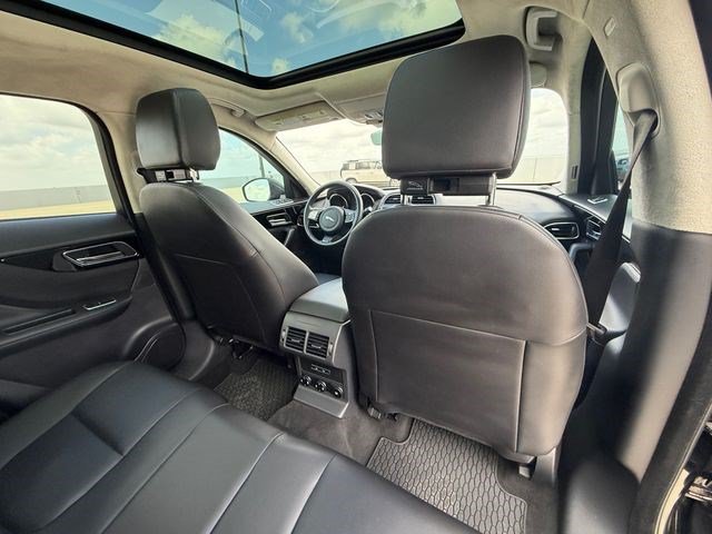 Used 2020 Jaguar F-PACE Premium AWD/4WD image 17