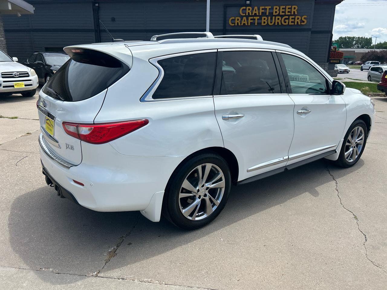 Used 2013 INFINITI JX35 AWD w/ Premium Pkg image 3