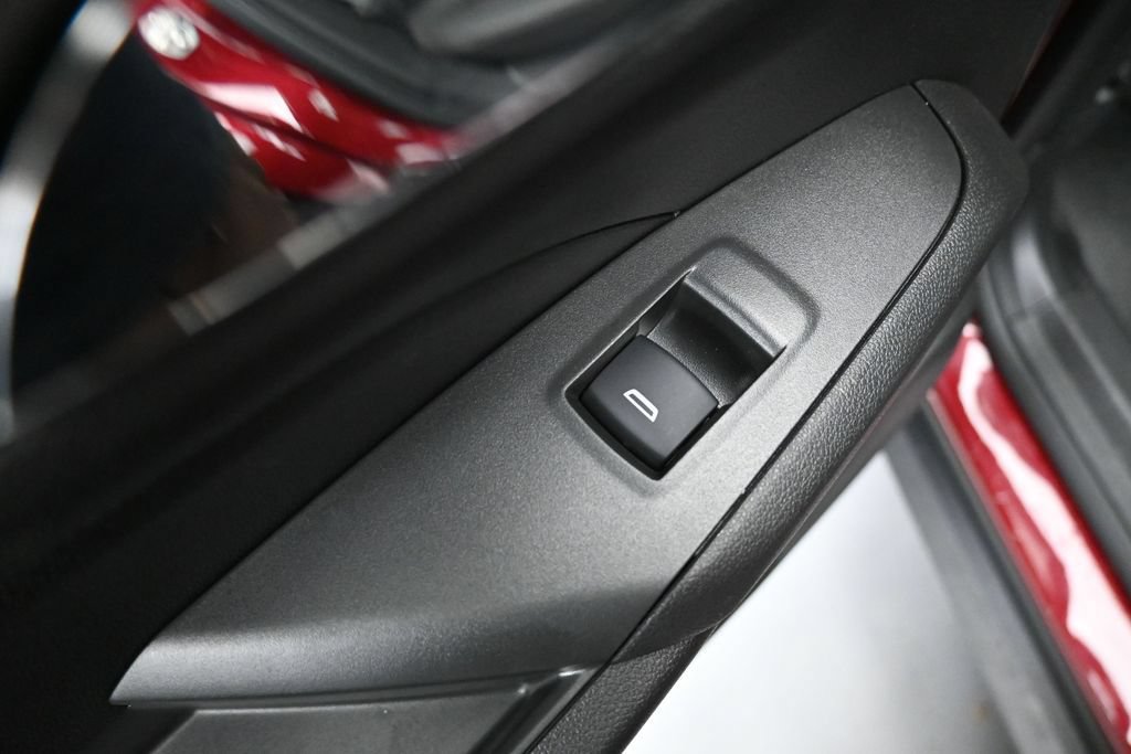 Used 2025 Chevrolet Trax RS w/ Driver Confidence Package FWD image 11