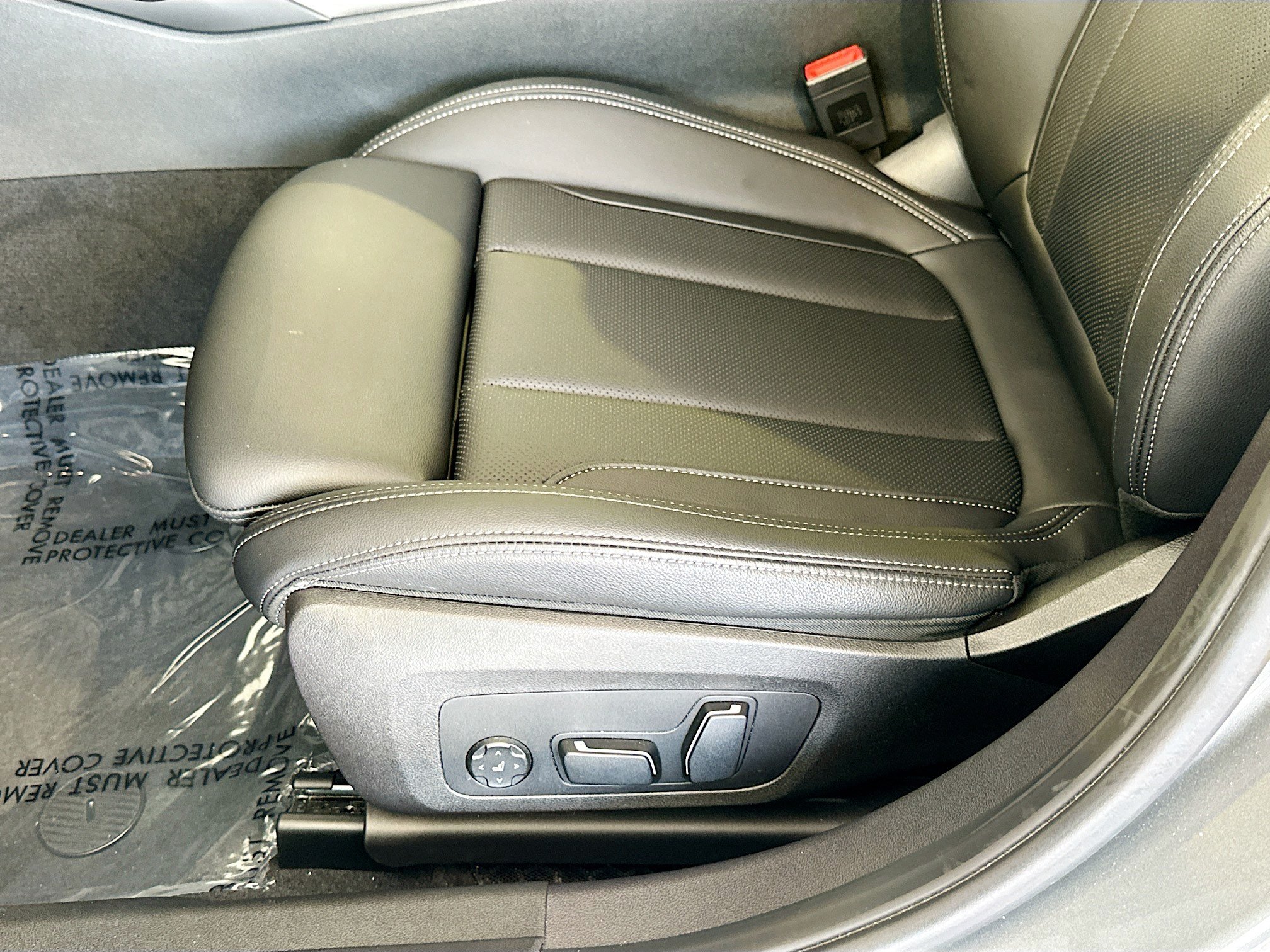 Used 2024 BMW 330i Sedan w/ Premium Package RWD image 18