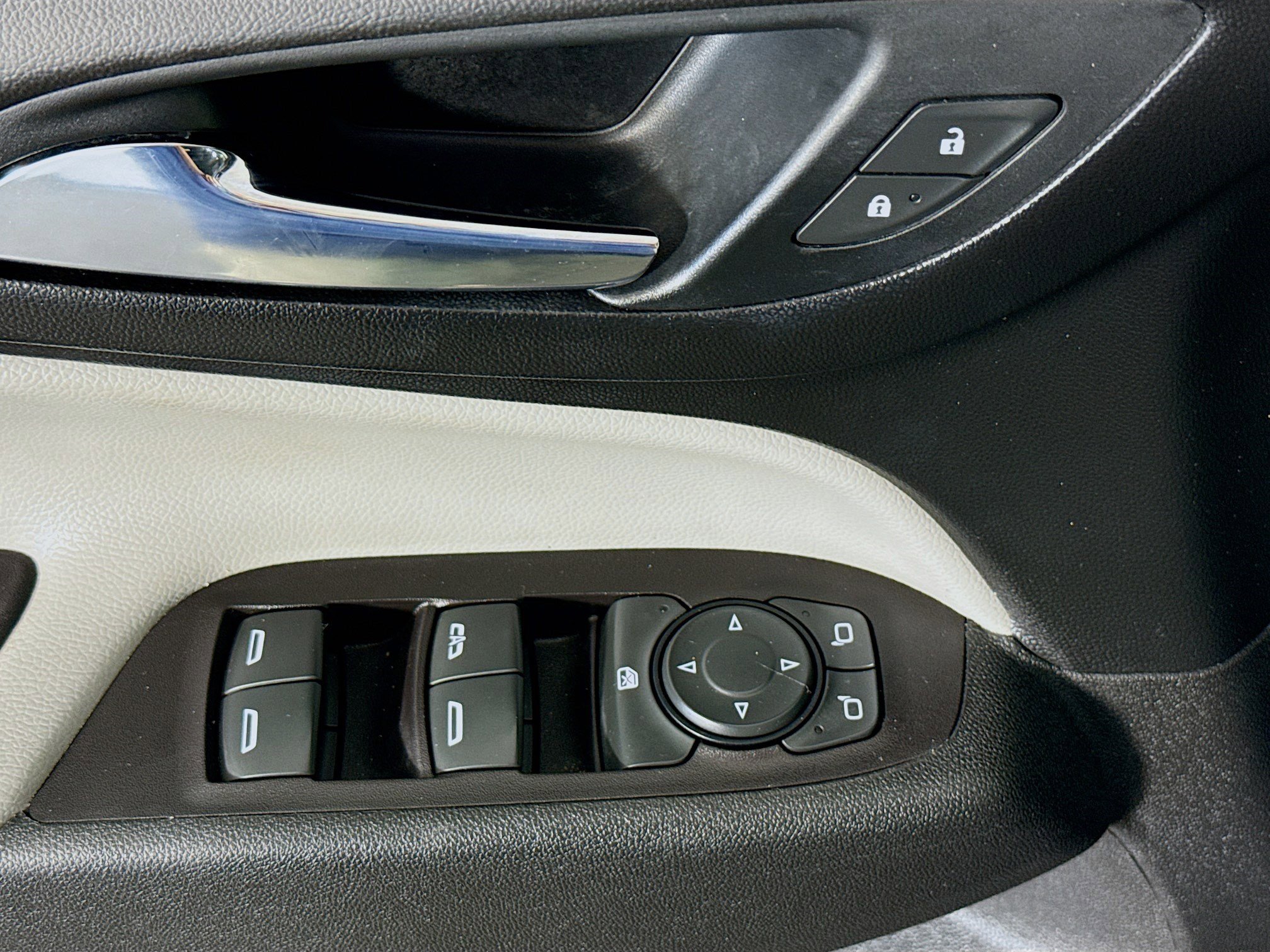 Used 2022 Chevrolet Equinox LS w/ LS Convenience Package image 24