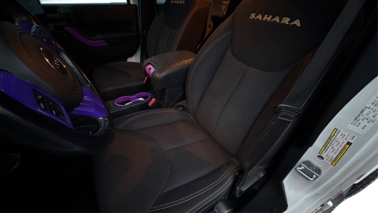 Used 2013 Jeep Wrangler Unlimited Sahara w/ Connectivity Group image 10