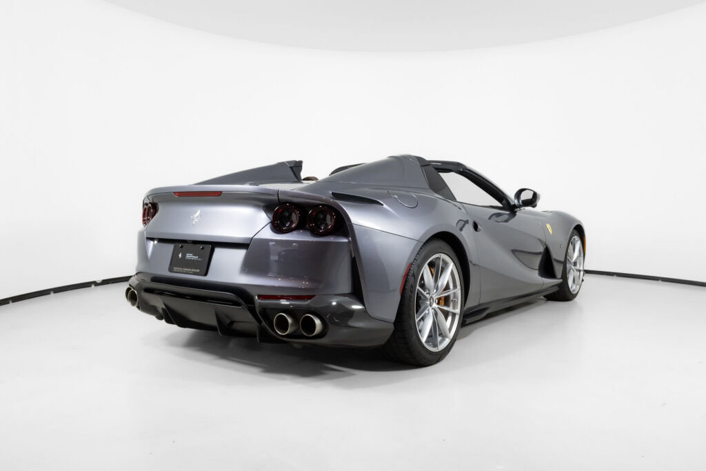 Used 2021 Ferrari 812 GTS image 8