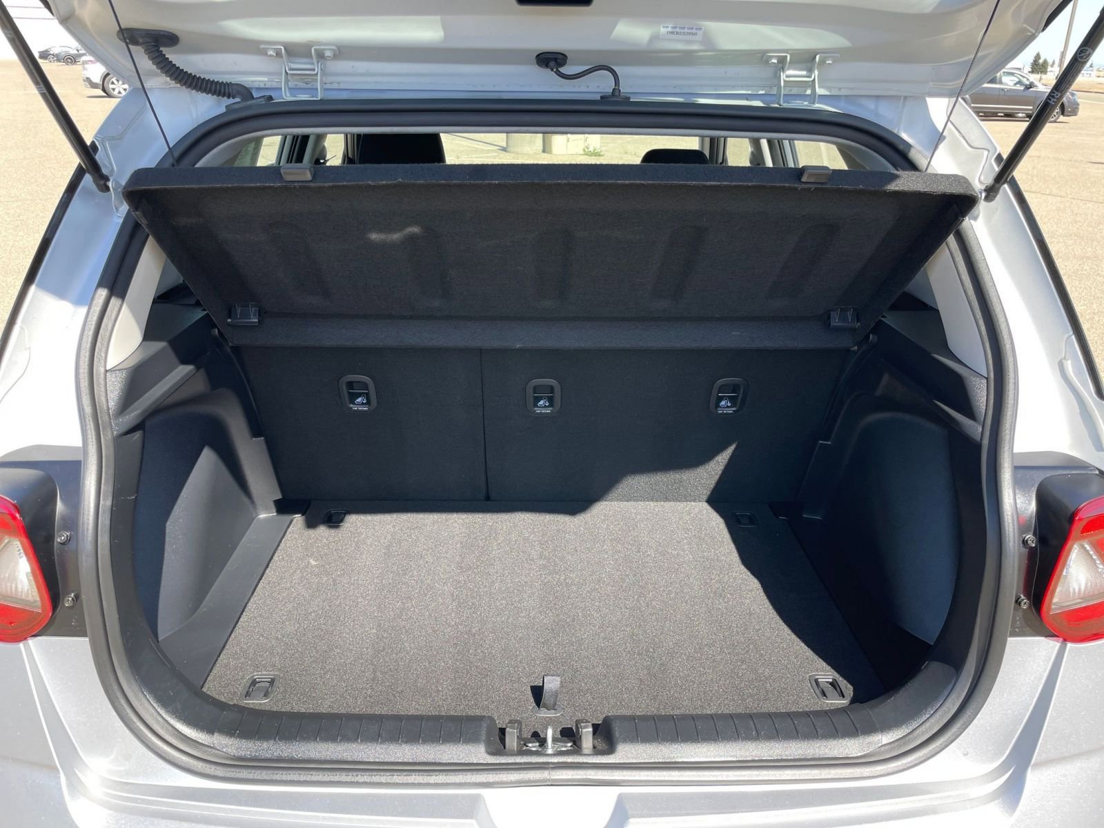 Used 2025 Hyundai Venue SEL image 32