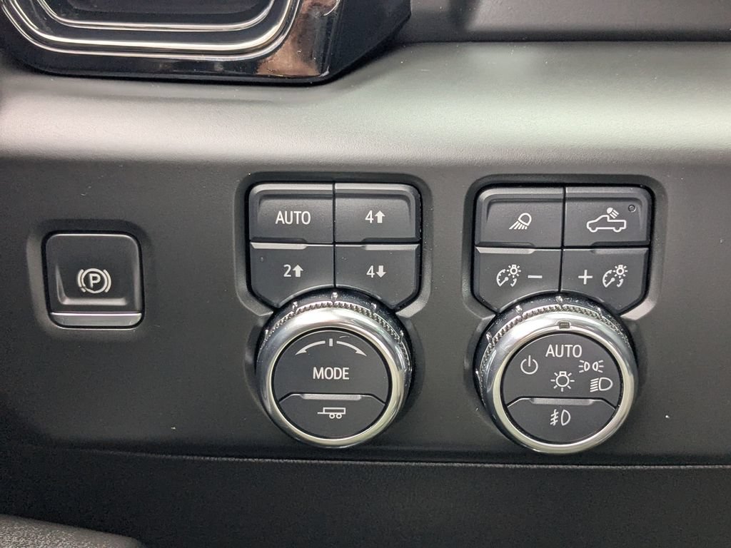 Used 2025 GMC Sierra 2500 AT4 w/ AT4 Premium Plus Package AWD/4WD image 25