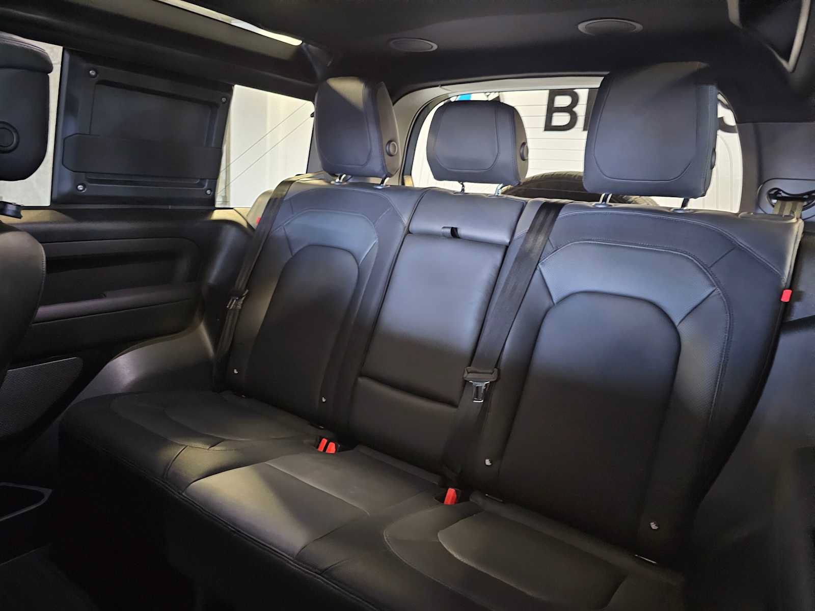 Used 2023 Land Rover Defender 90 X-Dynamic SE AWD/4WD image 29