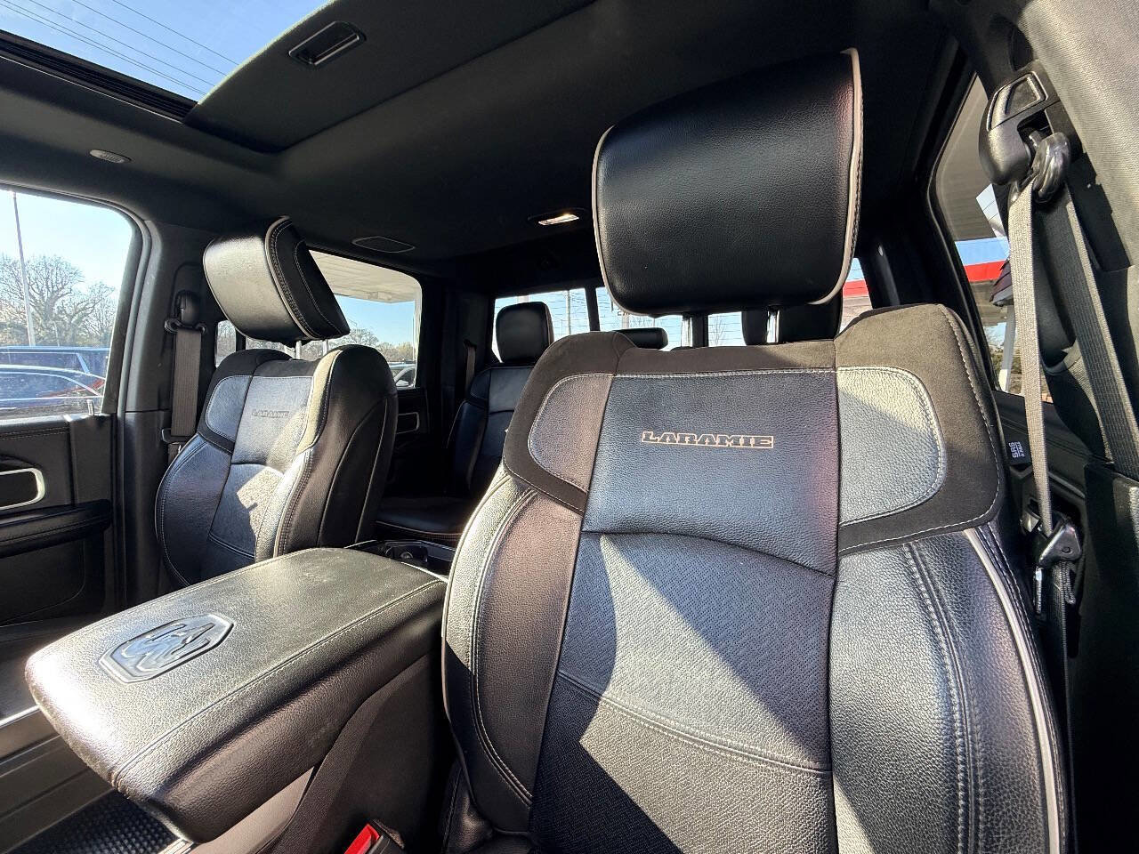 Used 2022 RAM 2500 Laramie w/ Night Edition image 28