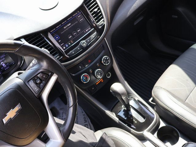 Certified 2020 Chevrolet Trax LT w/ Sun & Sound Package FWD image 22