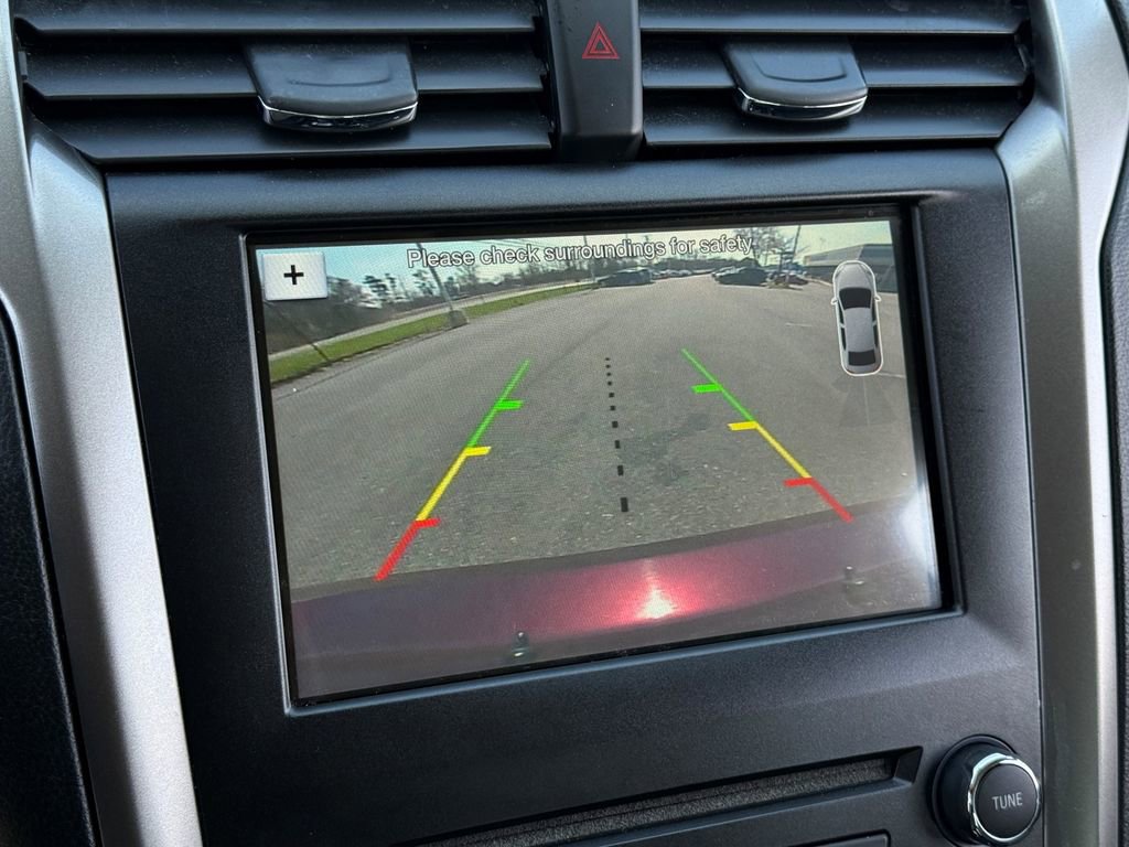 Used 2017 Ford Fusion SE w/ Fusion SE Technology Package image 22