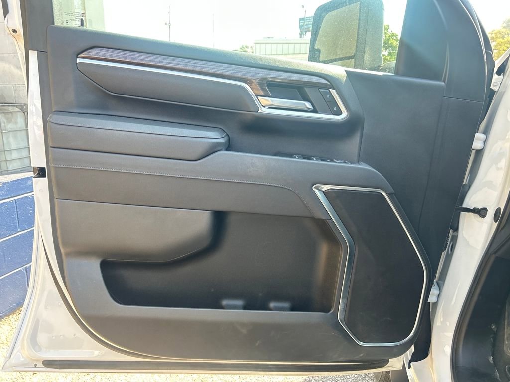 Used 2025 Chevrolet Silverado 2500 LT w/ Convenience Package image 9