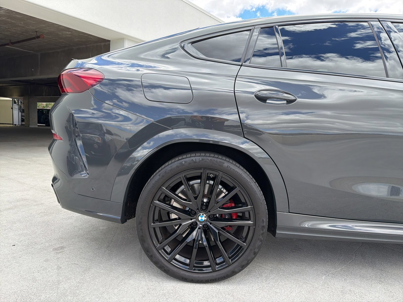 Certified 2024 BMW X6 M60i w/ Dynamic Handling Package AWD/4WD image 5