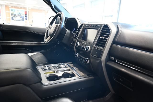 Used 2020 Ford Expedition XLT w/ Equipment Group 202A AWD/4WD image 14