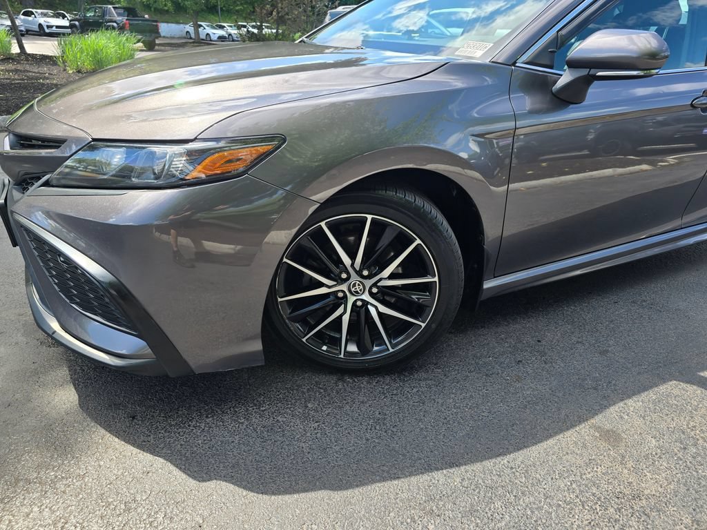 Used 2022 Toyota Camry SE w/ Cold Weather Package AWD/4WD image 2