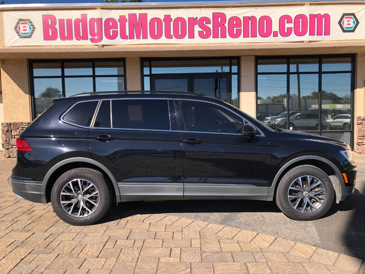 Used 2019 Volkswagen Tiguan SE w/ Panoramic Sunroof Package image 1