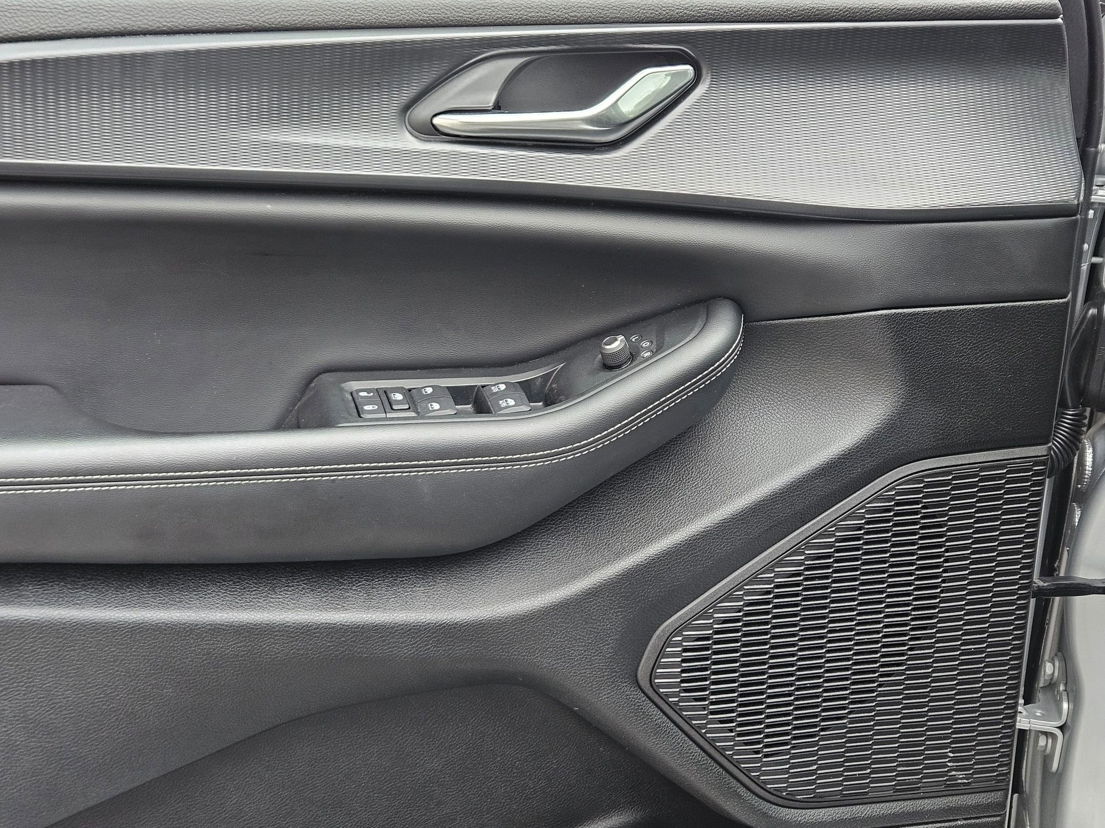 Used 2024 Jeep Grand Cherokee Altitude AWD/4WD image 19