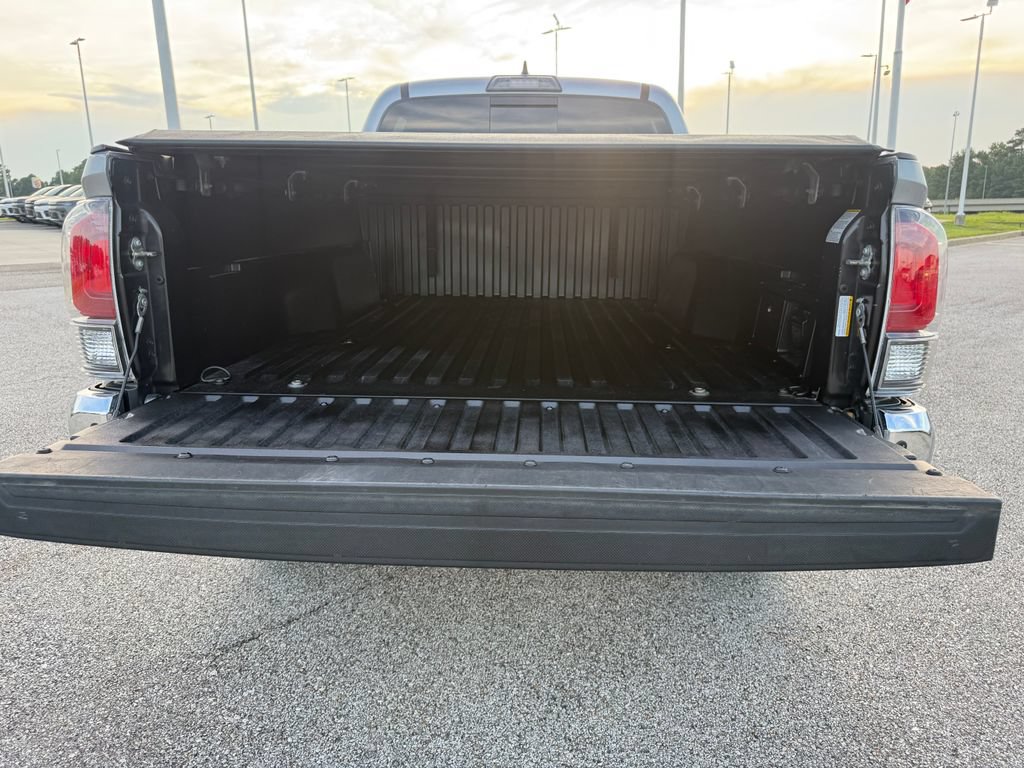 Used 2019 Toyota Tacoma TRD Sport w/ TRD Premium Sport Package AWD/4WD image 20