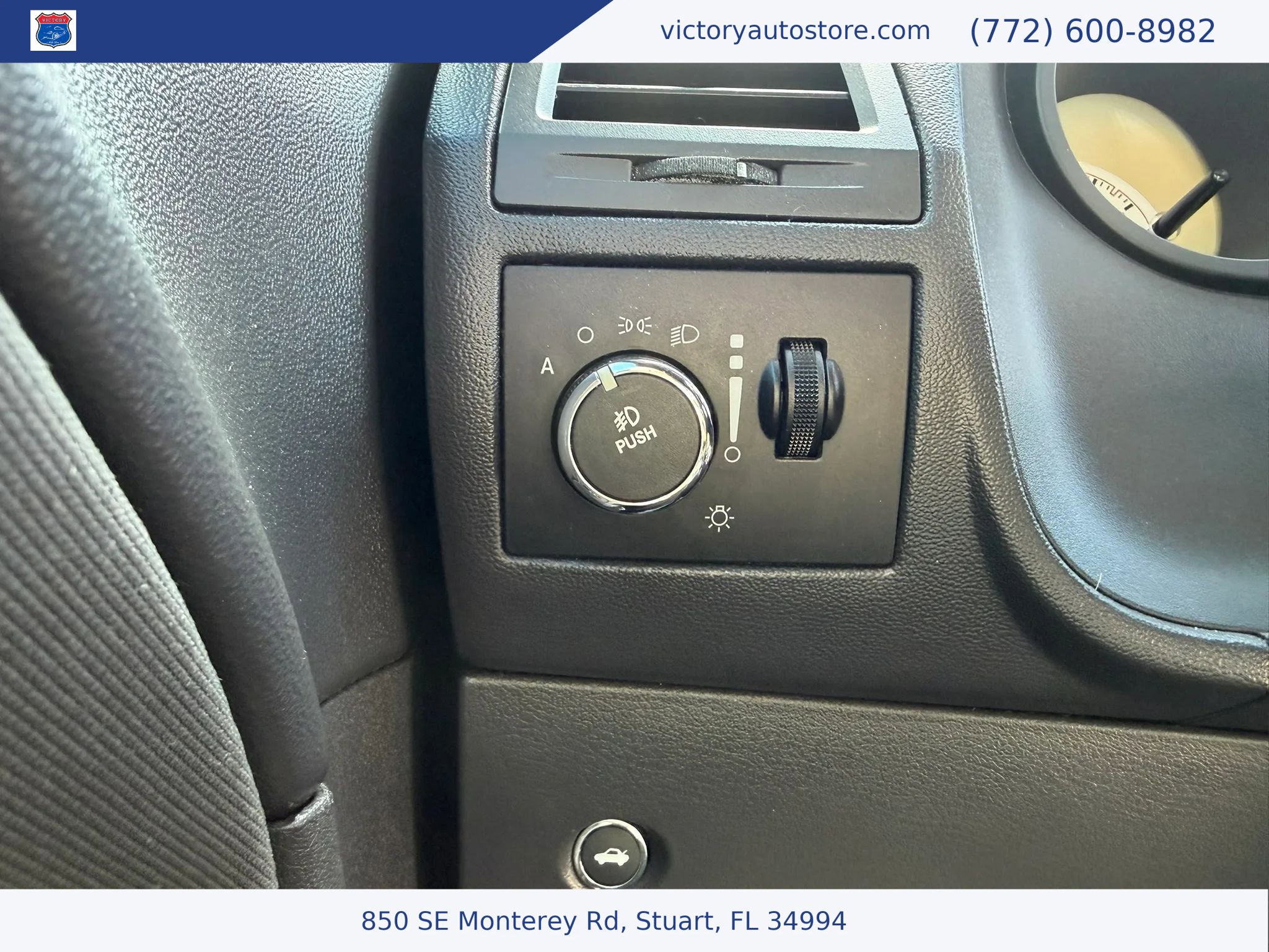 Used 2012 Dodge Challenger R/T RWD image 21