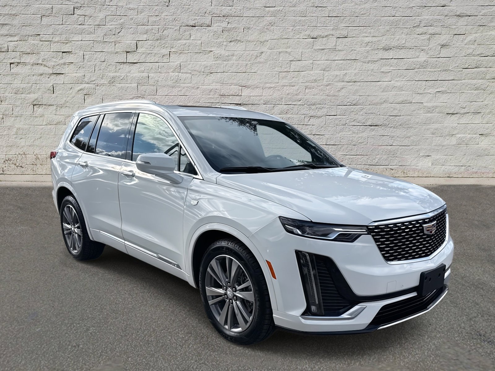 Certified 2022 Cadillac XT6 Premium Luxury image 3