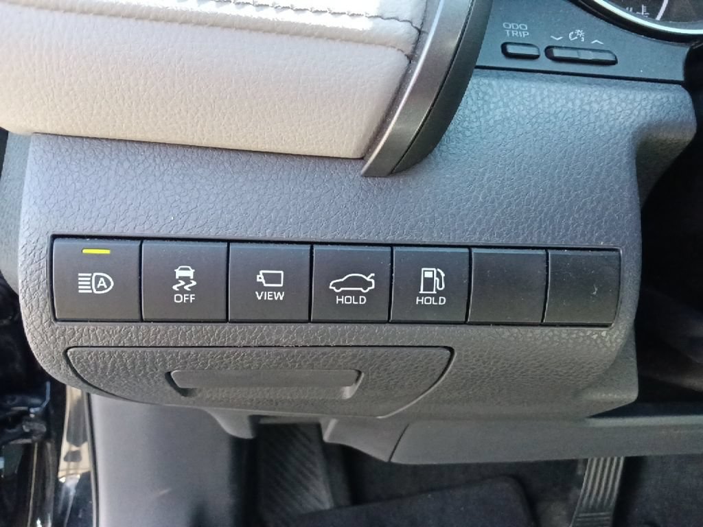 Used 2023 Toyota Camry XLE w/ Navigation Package FWD image 17
