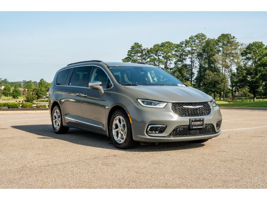 Used 2022 Chrysler Pacifica Limited FWD image 3