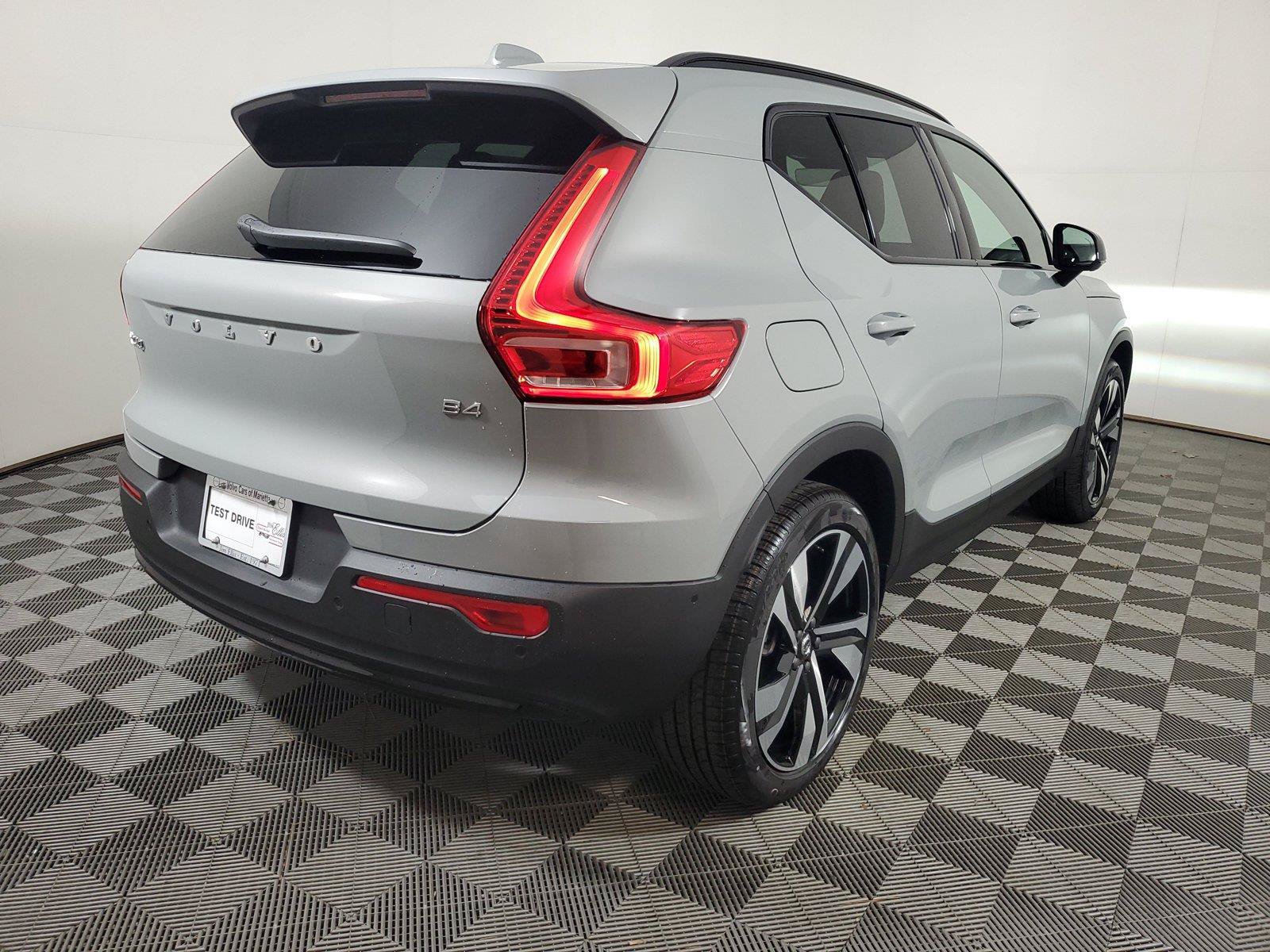 New 2026 Volvo XC40 B4 Plus w/ Protection Package Premier FWD image 6