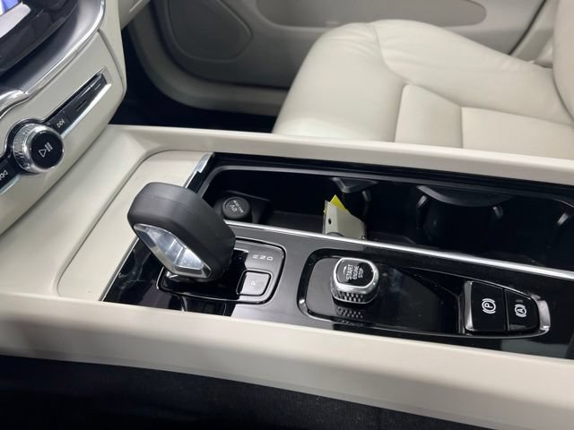 Used 2024 Volvo XC60 B5 Core w/ Protection Package Premier AWD/4WD image 19