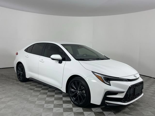 Used 2026 Toyota Corolla SE FWD image 3
