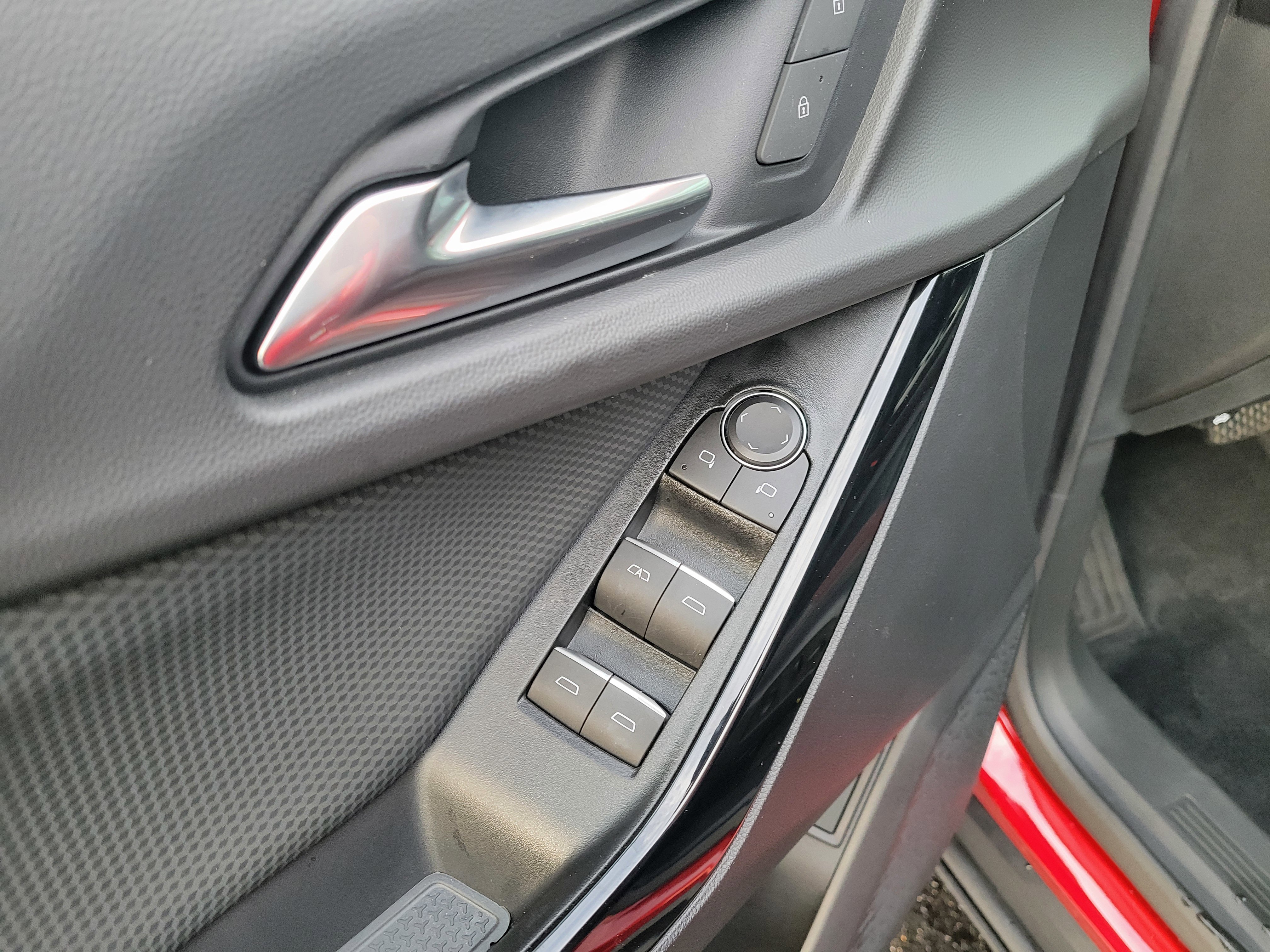 Used 2025 Chevrolet Equinox RS w/ Safety and Technology Package image 31