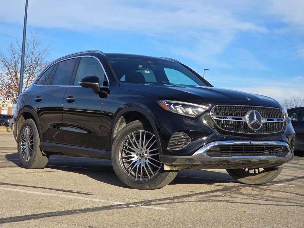 Used 2026 Mercedes-Benz GLC 300 4MATIC image 2