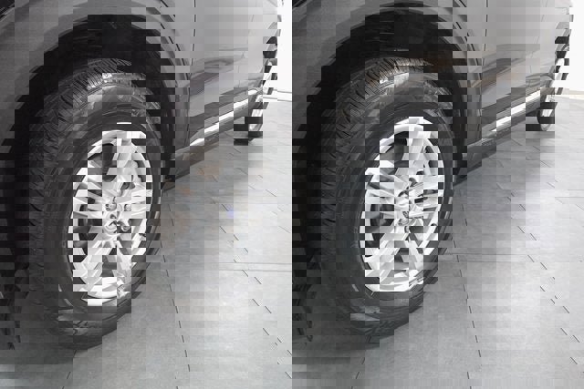 Used 2022 Ford Explorer XLT image 29