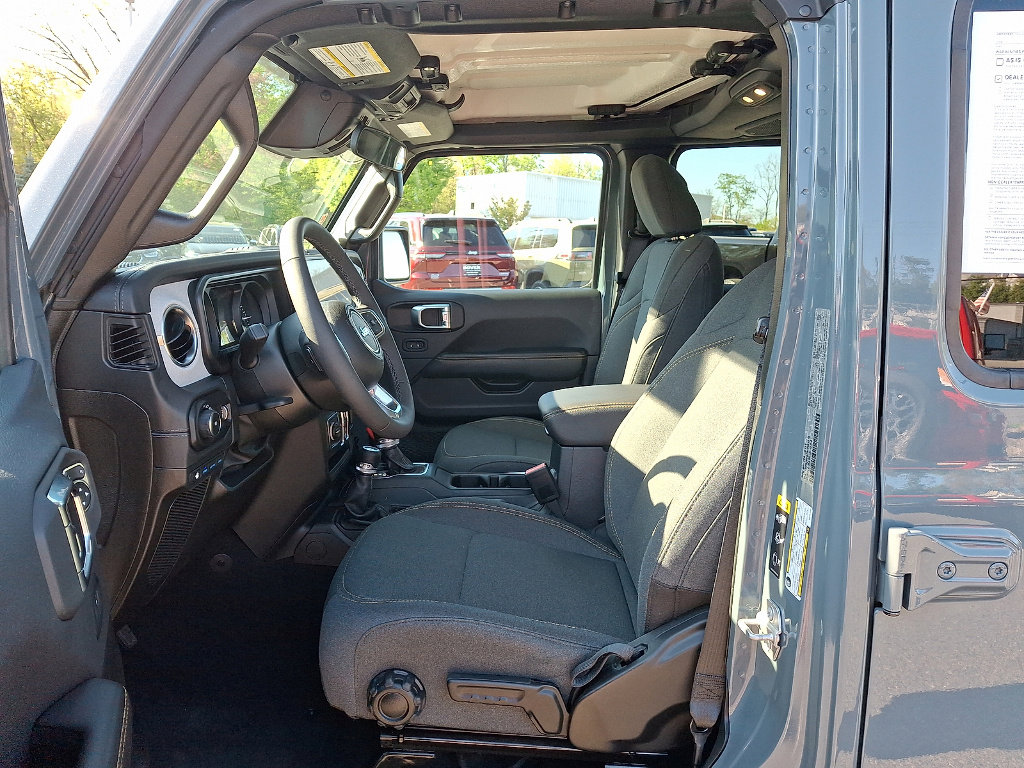 Certified 2025 Jeep Wrangler Unlimited Sahara AWD/4WD image 3