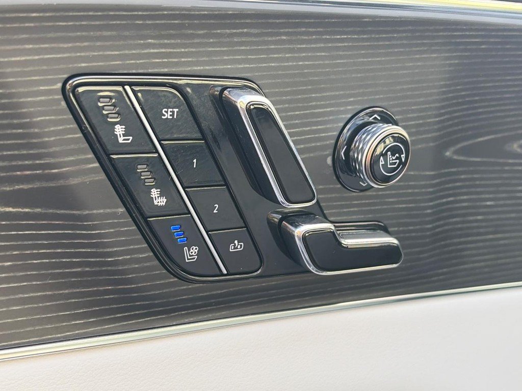 Used 2024 Cadillac Lyriq Luxury AWD/4WD image 21