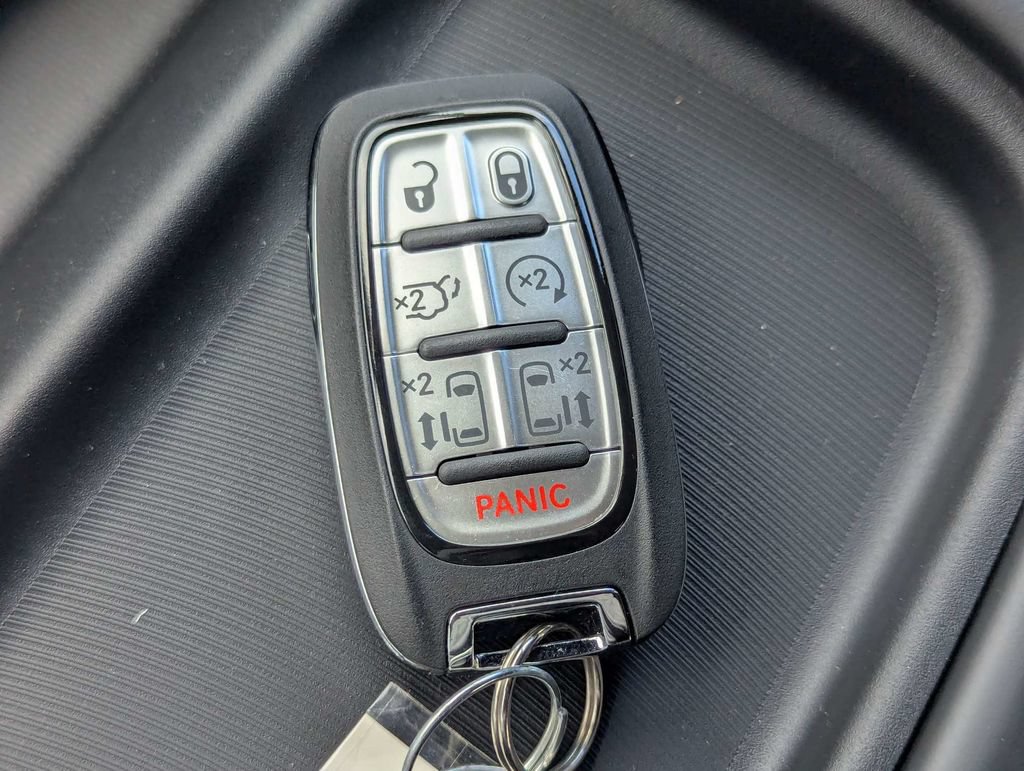 New 2027 Chrysler Pacifica Select w/ Family Tech Group FWD image 28