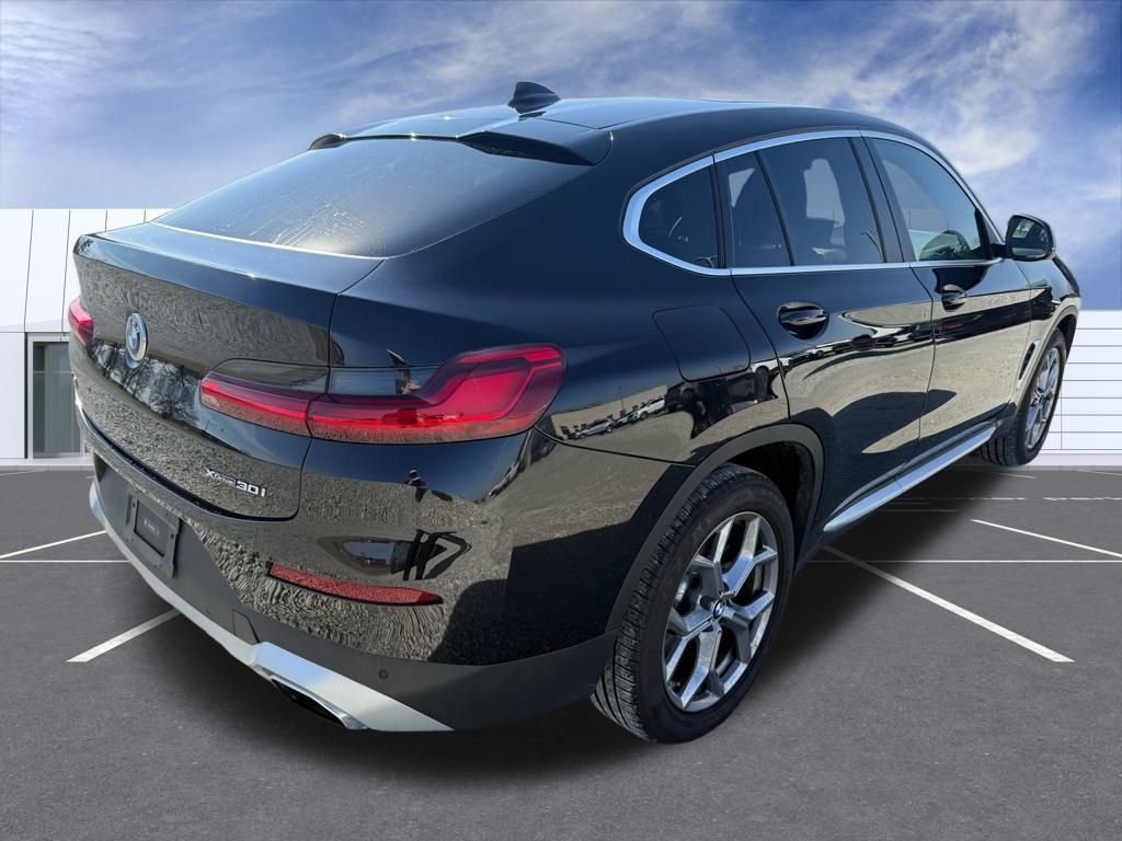 Used 2025 BMW X4 xDrive30i image 3