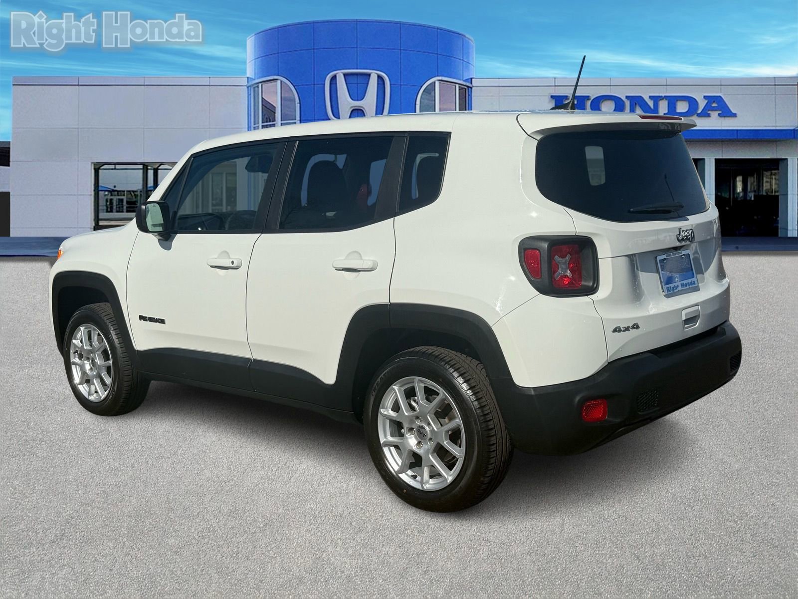 Used 2023 Jeep Renegade Latitude image 4
