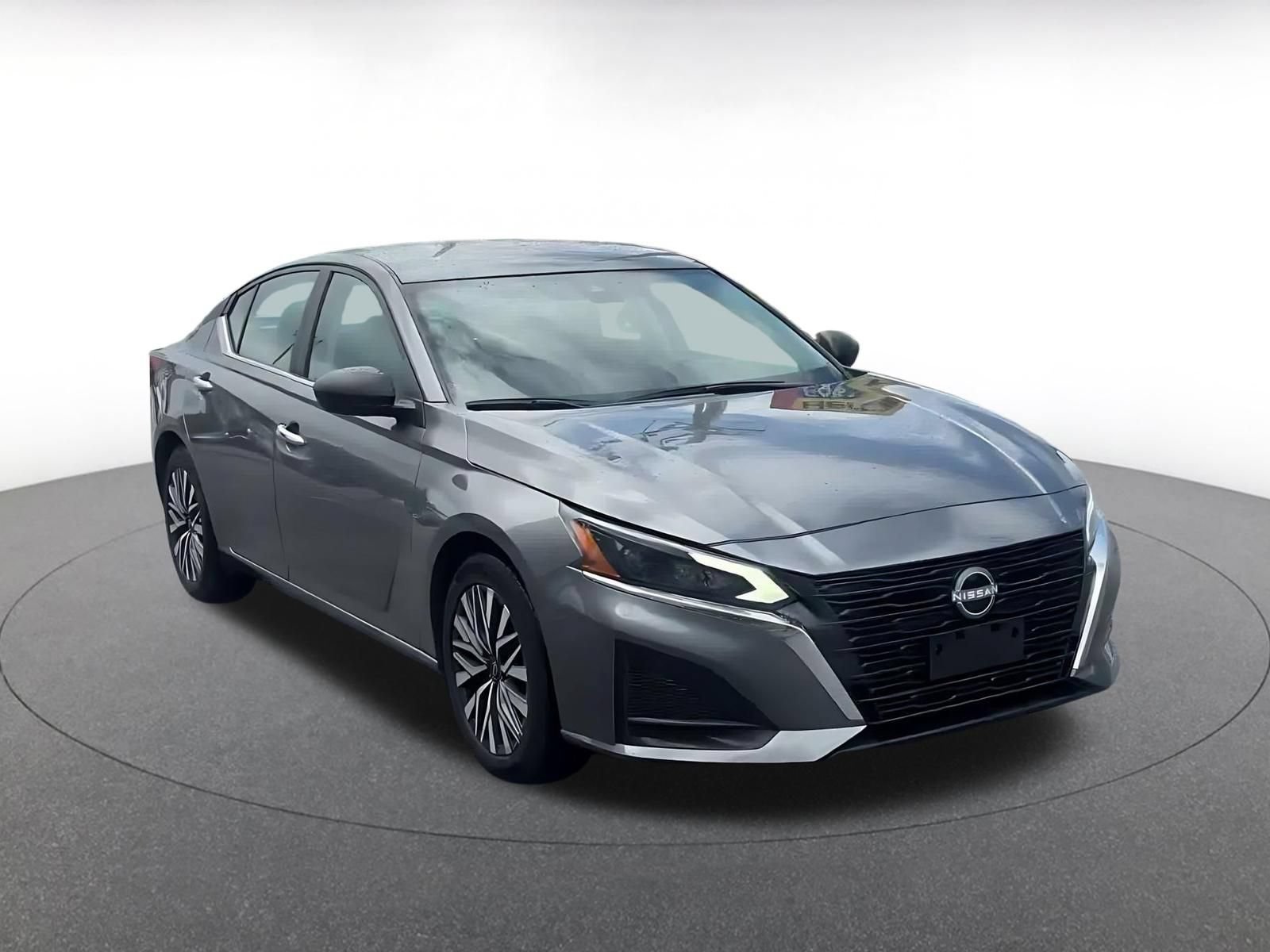 Used 2025 Nissan Altima 2.5 SV FWD image 3