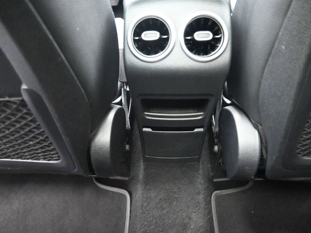 Used 2021 Mercedes-Benz GLB 250 w/ Premium Package image 22