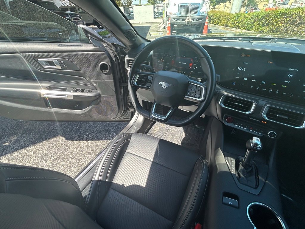 Used 2025 Ford Mustang Premium RWD image 9
