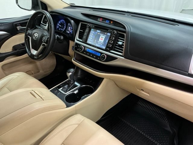 Used 2018 Toyota Highlander XLE AWD/4WD image 18