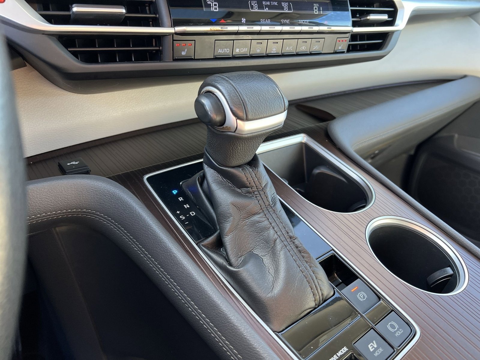 Used 2023 Toyota Sienna XLE image 21