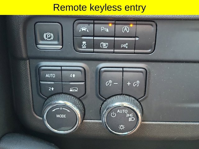 Used 2025 Chevrolet Suburban LT AWD/4WD image 20