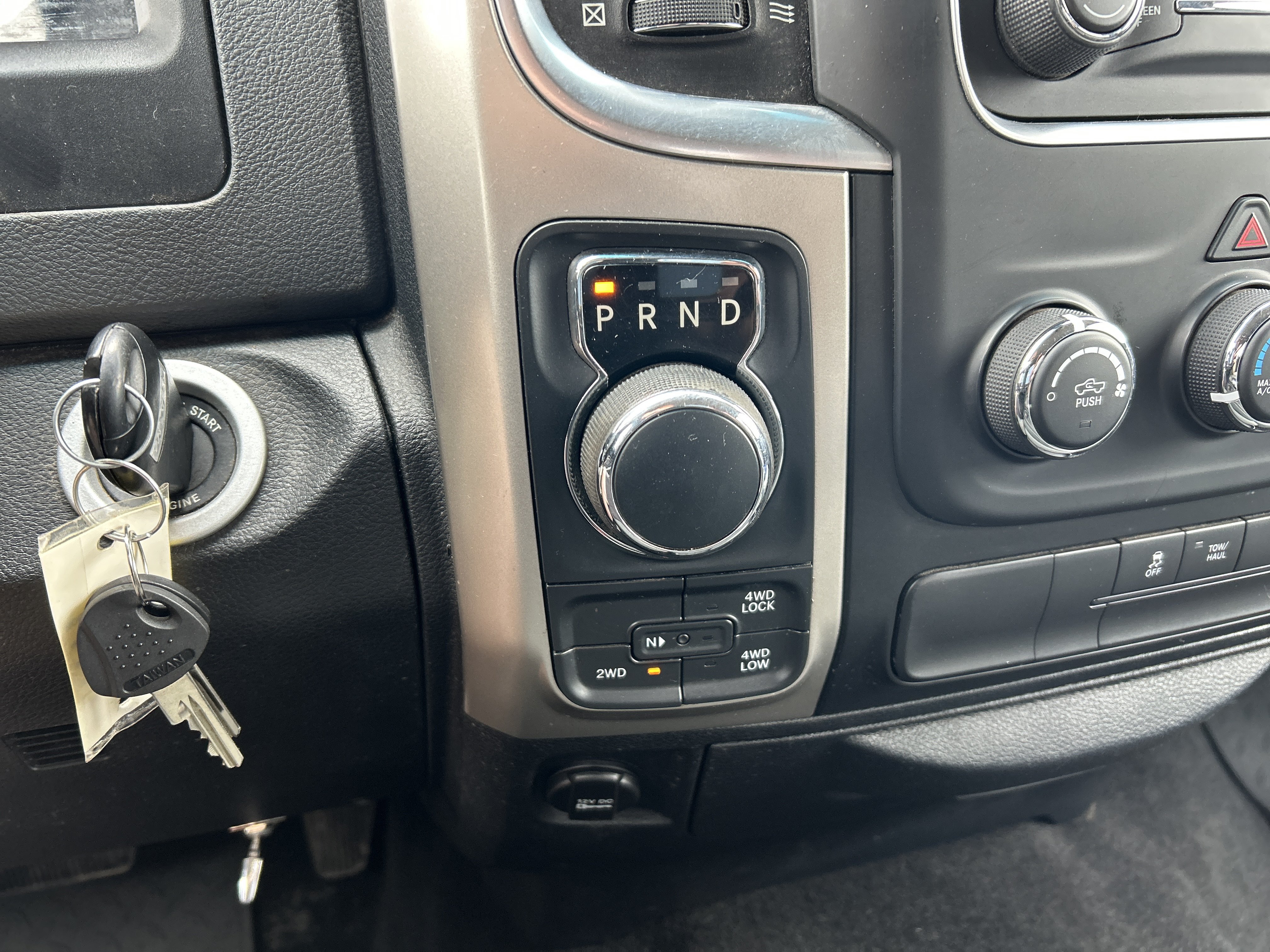 Used 2017 RAM 1500 Classic SLT AWD/4WD image 19