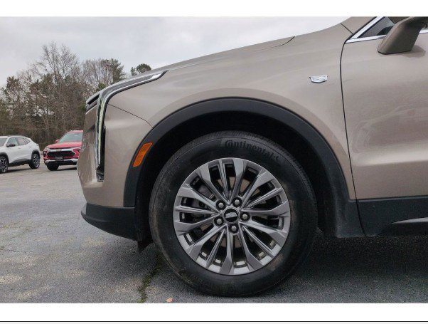 Used 2025 Cadillac XT4 Premium Luxury FWD image 2