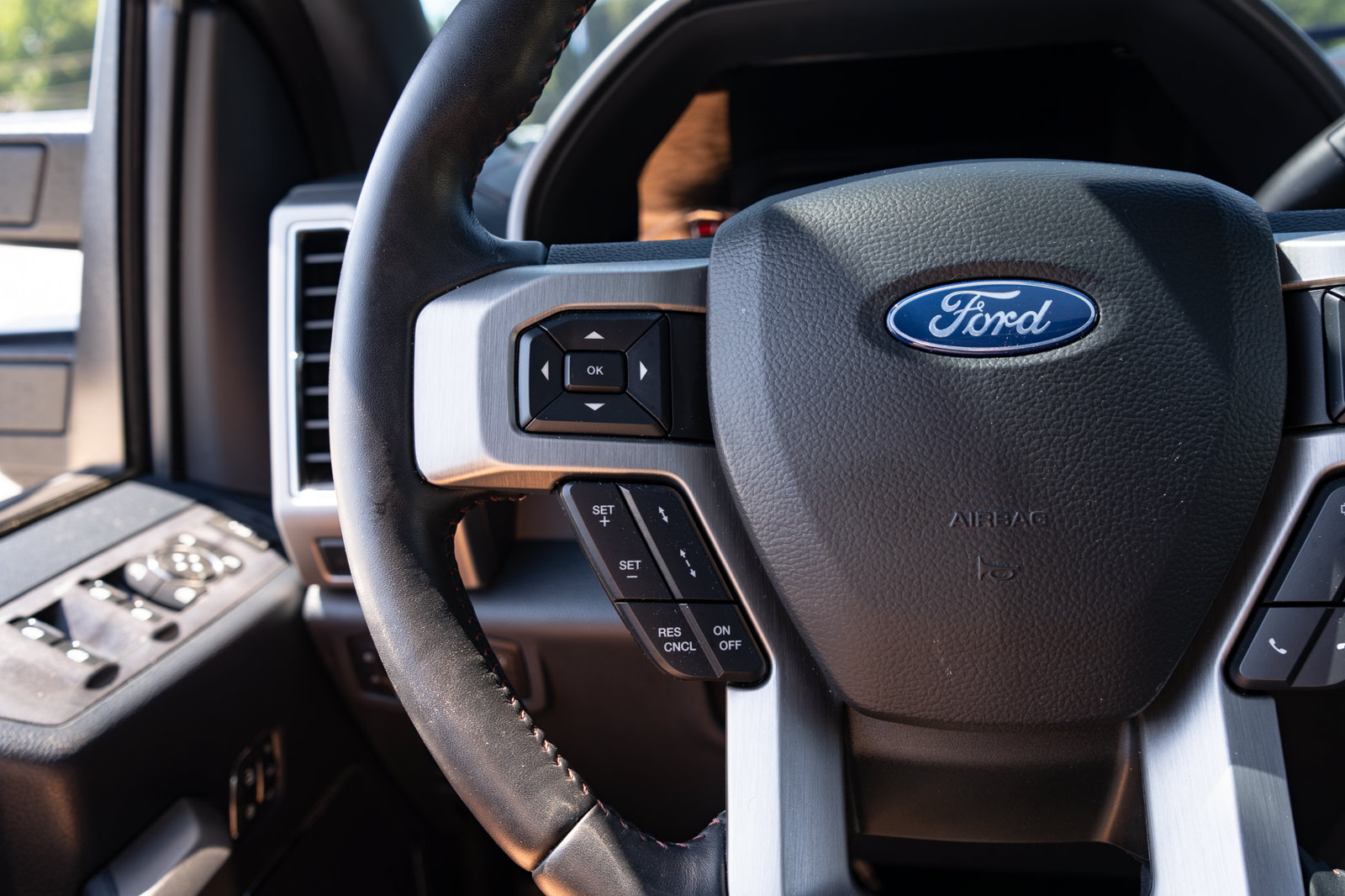 Used 2022 Ford F450 Platinum w/ FX4 Off-Road Package AWD/4WD image 60