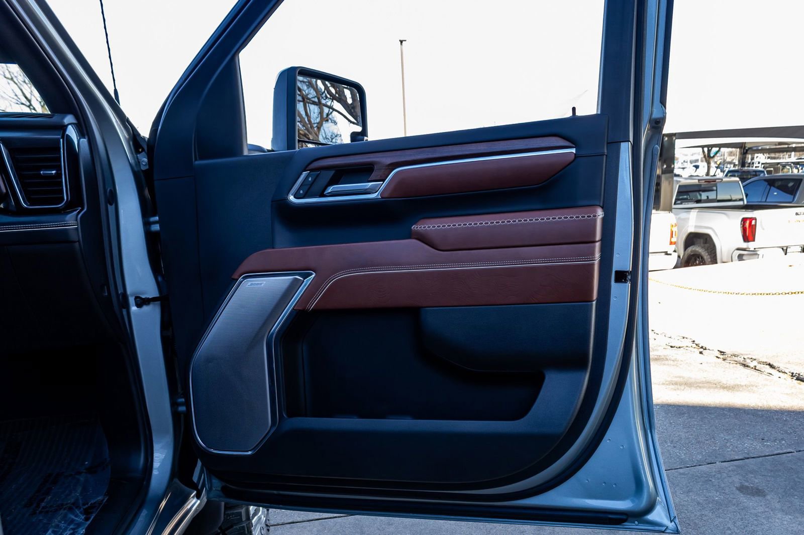 Used 2024 GMC Sierra 3500 Denali Ultimate AWD/4WD image 35