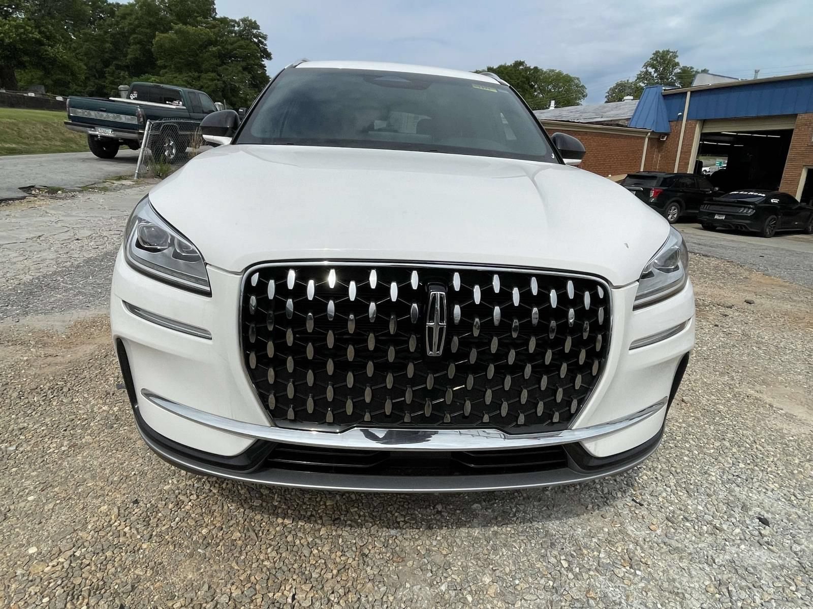 Used 2024 Lincoln Corsair Reserve w/ Rear Removable Package Tray FWD image 10
