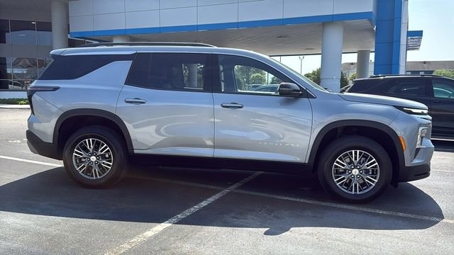 Used 2025 Chevrolet Traverse LT FWD image 8