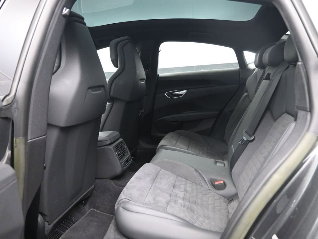 Used 2023 Audi e-tron GT Premium Plus image 26