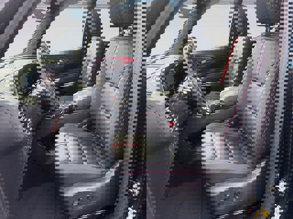 Used 2025 Chevrolet Traverse RS image 10