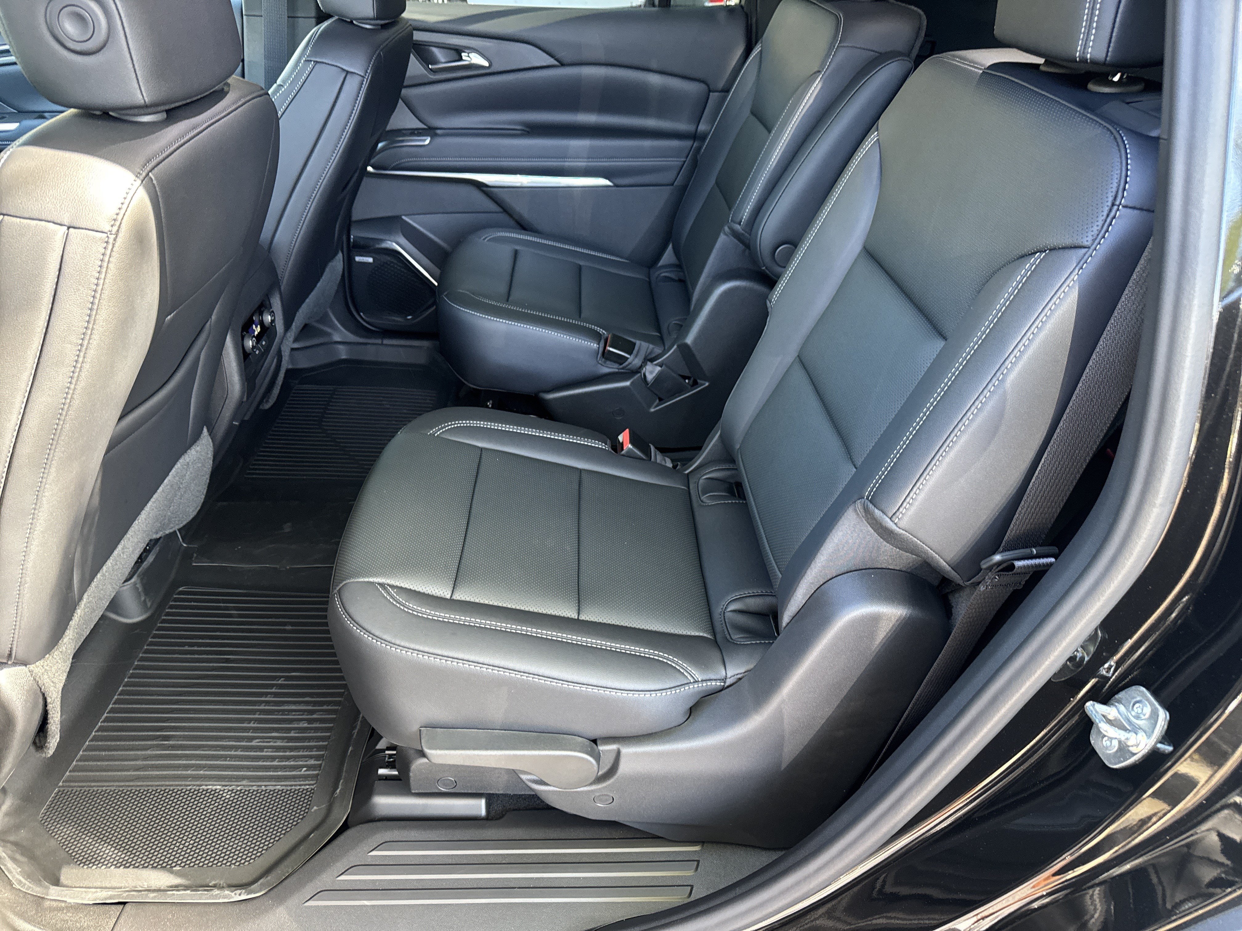 New 2027 Chevrolet Traverse LT w/ Enhanced Driving Package FWD image 22